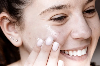 Does Moisturizer Help or Hurt Acne-Prone Skin?