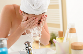 How to Wash Your Face Right: Expert Skincare Guide How to Wash Your Face Right: Expert Skincare Guide